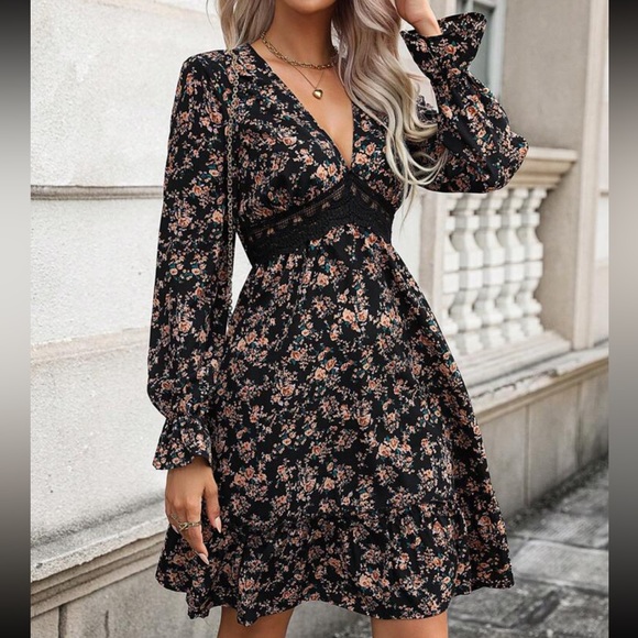 Boho lace insert floral print long sleeve dress - Picture 2 of 6